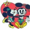 Disney Mickey Pin - Mickey Mouse & Minnie Mouse Kiss
